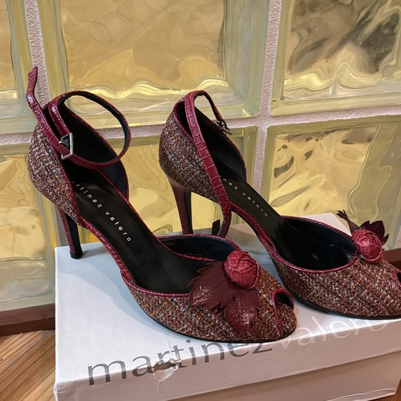 Gorgeous red tweed Martinez Valero heels - Picture 2 of 5